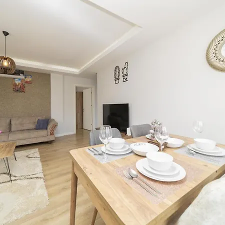 Bright Flat W Balcony 15 Min To Konyaalti Apartment Antalya