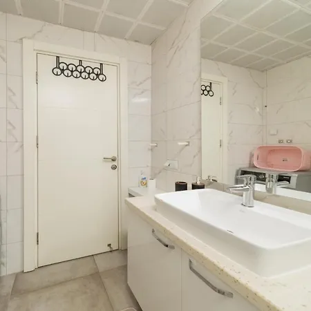 Bright Flat W Balcony 15 Min To Konyaalti *